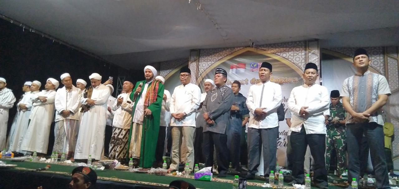 Ribuan Umat Muslim Indonesia – Malaysia Hadiri Berselawat Dua Negara