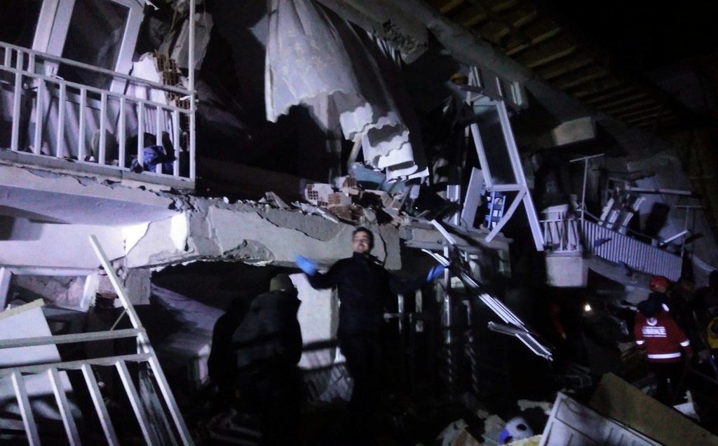 Turki Diguncang Gempa 6,8 SR, 18 Orang Tewas dan Ratusan Luka-luka