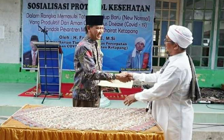 Sekda Ketapang Sosialisasikan Protokol Kesehatan di Ponpes Mambaul Khairot