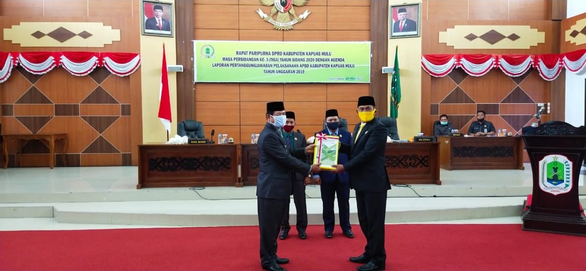 Wabup Kapuas Hulu Sampaikan Raperda LKPj APBD 2019