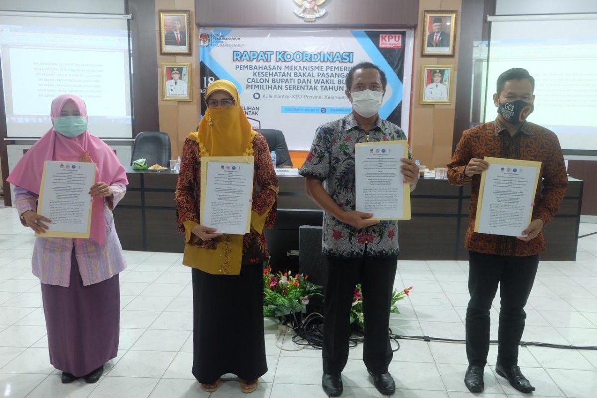 KPU Kapuas Hulu Tandatangan MoU Pemeriksaan Kesehatan Paslon Bupati-Wakil
