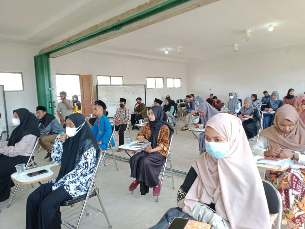 Mahasiswa Fakultas Ekonomi UNU Kalbar mendapat pembinaan. Foto : Rosadi Jamani/Jurnalis.co.id