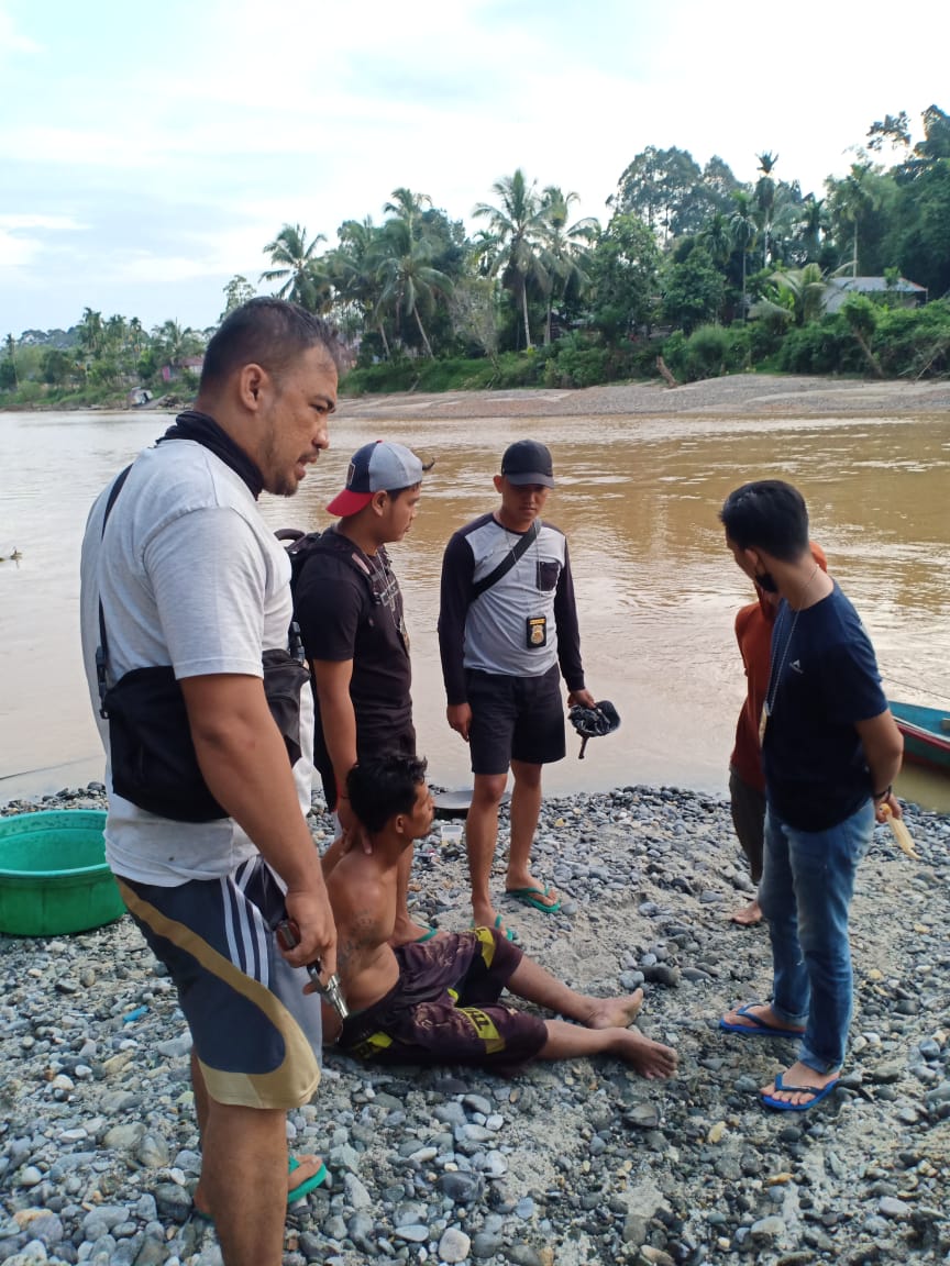 Polisi meringkus Linus, pelaku pemerkosaan. Foto : Polisi untuk Dedi Irawan/Jurnalis.co.id