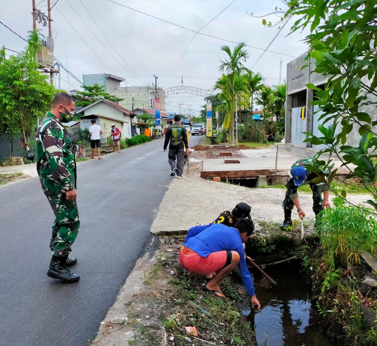 Peduli Kebersihan, Personel Subdenpom XII/2-1 Sampit Laksanakan Kerja Bakti