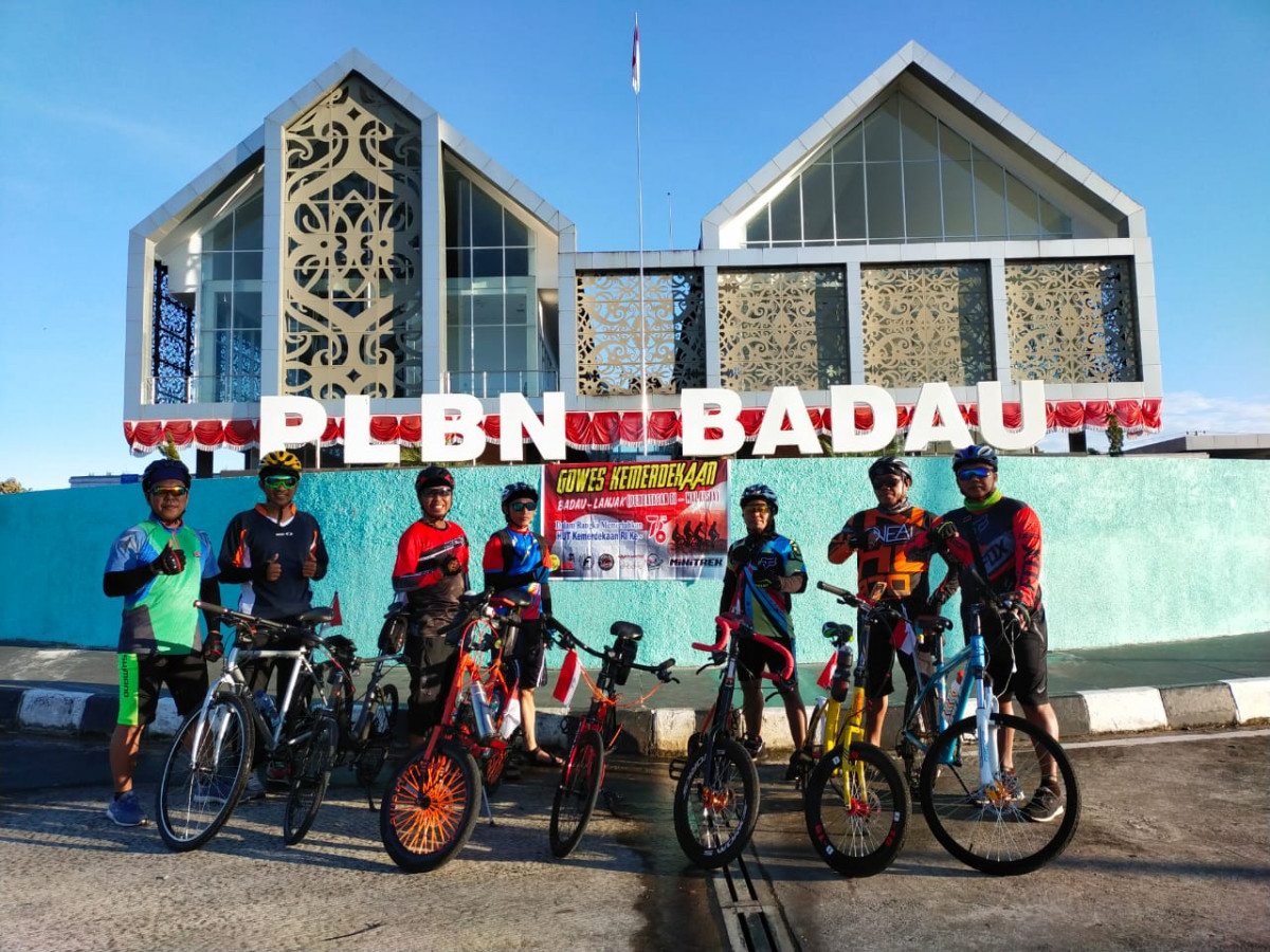 Penggemar Sepeda Kapuas Hulu Jelajah hingga Perbatasan