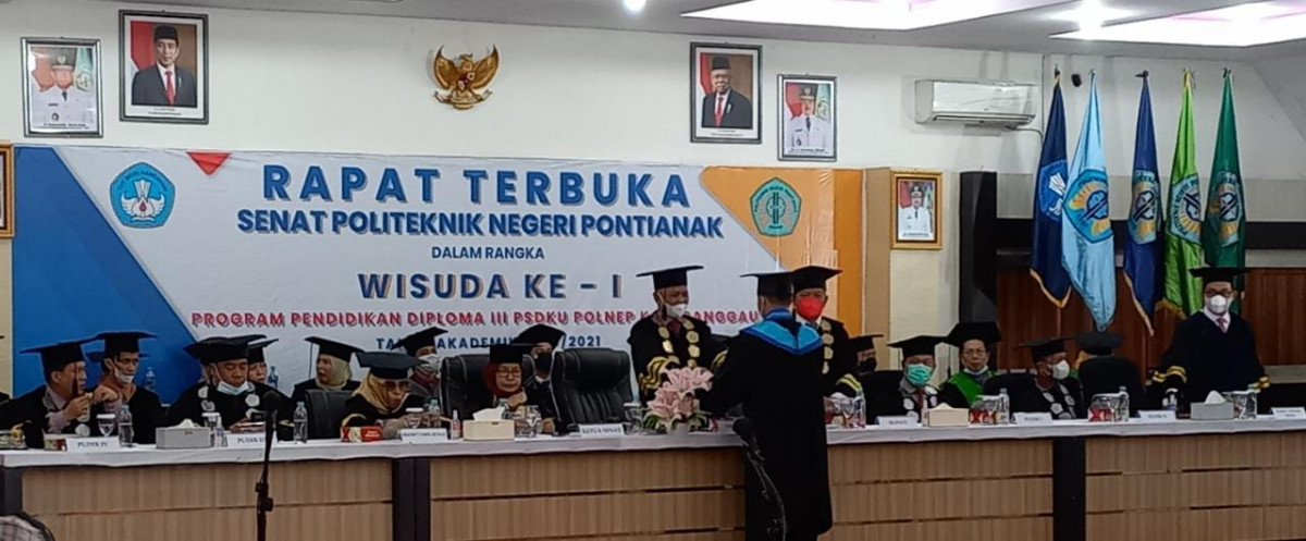 Wisuda pertama PSDKU Polnep Sanggau. Foto: Istimewa