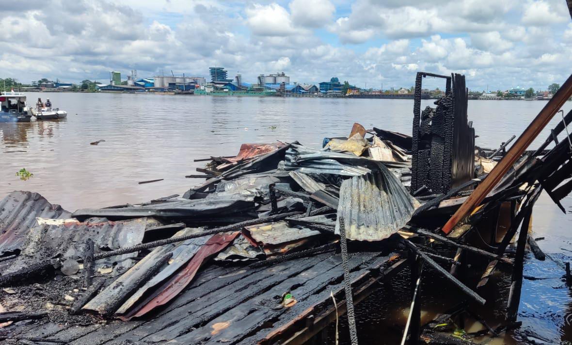 Terperangkap Kobaran Api, Gadis 14 Tahun Lompat ke Sungai Kapuas