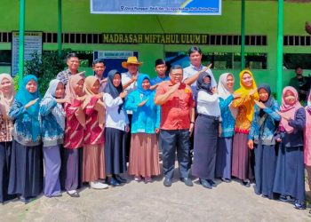 PKM FKIP UNU Kalbar Ajarkan Guru SD Cara Menulis Buku