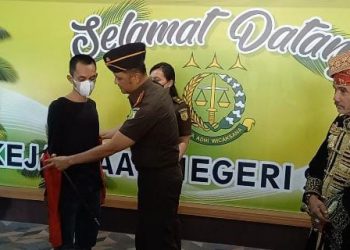 Kejari Hentikan Kasus Penganiayaan Menimpa Raja Sanggau