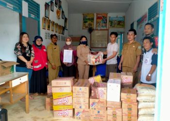 Jauh dan Derasnya Sungai Tak Surutkan Bantuan Korban Banjir Mengalir di Balai Ingin