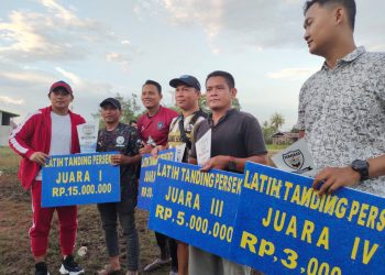 Tutup Pertandingan Sepak Bola Kedamin, Wabup Wahyu Harap Muncul Bibit Baru