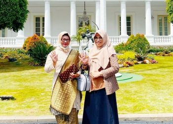 Banggakan Sambas, Sri Nurwati Terima Penghargaan di Istana Negara