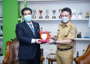 Bertemu Edi Kamtono, Konsul Harap Kemudahan Perizinan Perusahaan Malaysia di Pontianak