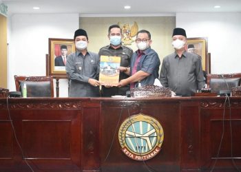 Pemkot Pontianak Dukung Raperda Smart City dan Penataan PKL