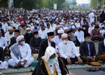 Ribuan Jamaah Salat Id Tumpah Ruah di Depan Kantor Wali Kota Pontianak