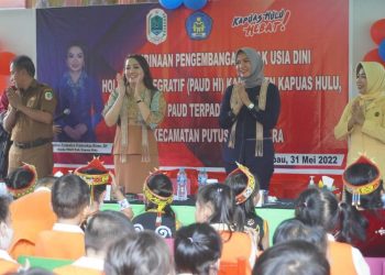 Bunda PAUD Kapuas Hulu Mendongeng di TK Karya Budi
