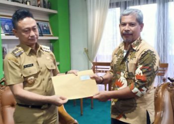 Wali Kota Pontianak, Haji Edi Kamtono menerima laporan masyarakat soal Win One, Selasa (28/6/2022). Foto: Dokumen Masjid As-Salam