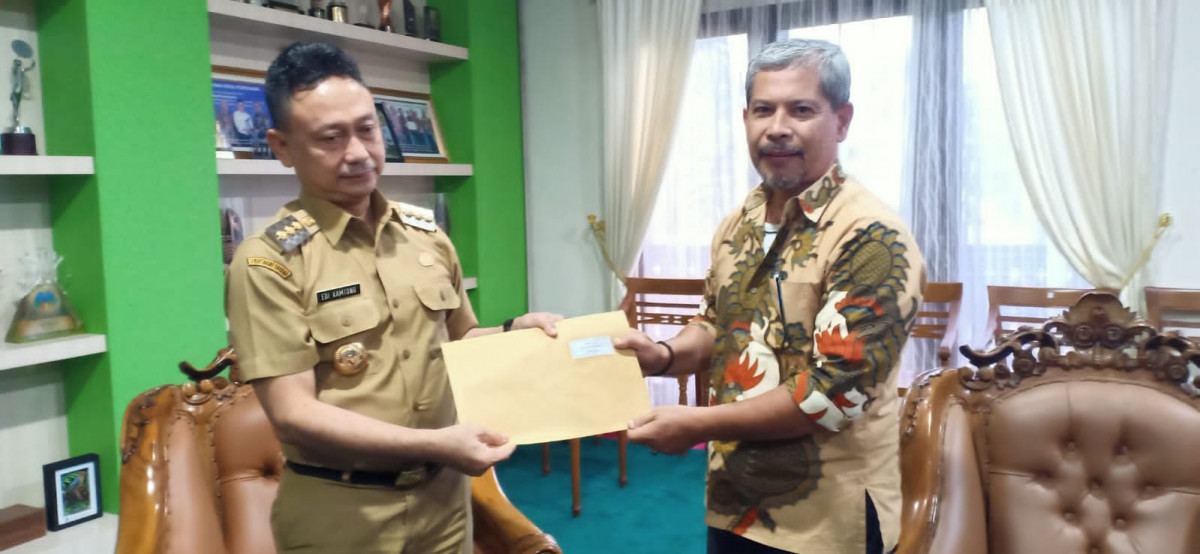 Wali Kota Pontianak, Haji Edi Kamtono menerima laporan masyarakat soal Win One, Selasa (28/6/2022). Foto: Dokumen Masjid As-Salam