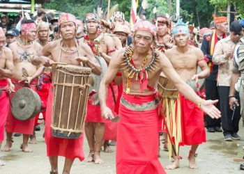 Ritual Nyobeng Wujud Syukur Suku Dayak Bidayuh Kepada Tuhan