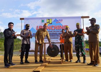 Bupati Lauching Peningkatan Jalan Desa Nanga Erak – Nanga Raun