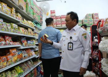 Jelang Idul Adha, Sekda Pimpin Sidak Toko di Putussibau