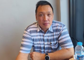 Anggota DPRD Kabupaten Sintang, Lim Hie Soen memberikan klarifikasi kepada Jurnalis.co.id, Senin (29/8/2022). Foto: Anshori/Jurnalis.co.id