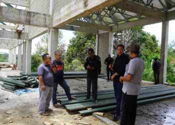 Bupati Sis Tinjau Pembangunan Gereja Fransiskus Xaverius Semitau