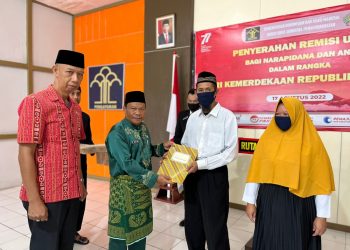 Sekda Kapuas Hulu Serahkan SK Remisi 71 WBP Rutan Putussibau