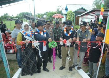 Bupati Satono Resmikan Jembatan Berkemajuan ke-23 dan Bagikan Beras kepada Warga Desa Kuala