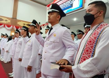 Lantik Puluhan Kades, Bupati Sis Tekankan Transparan Kelola Dana Desa