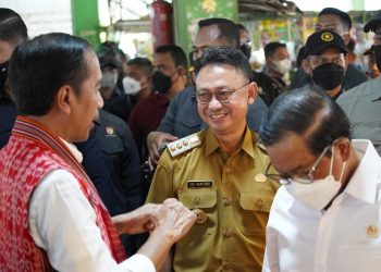 Kunjungi Pasar Kemuning, Jokowi Akui Pontianak Sangat Bagus Kendalikan Inflasi