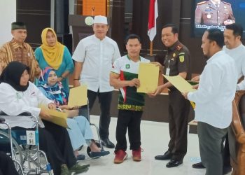 Silaturahmi Bersama Atlet Disabilitas, Kajati Kalbar Serahkan Santunan