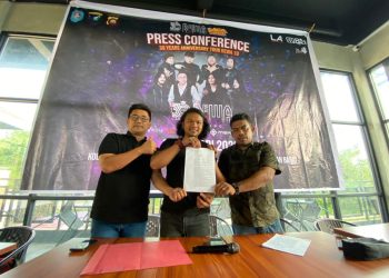 Penyelenggara Konser Dewa 19 memperlihatkan Izin Keramaian dari Kepolisian setempat. Foto: dis/Jurnalis.co,id