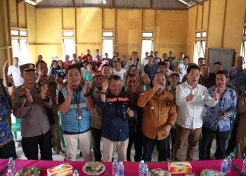 PT Antam UBPB Kalbar Gelontorkan CSR untuk Terangi Desa Tanjung Bunut