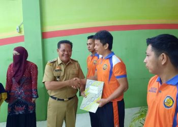 Bupati PH Serahkan Ijazah Pendidikan Kesetaraan kepada 16 WBP Rutan Sanggau