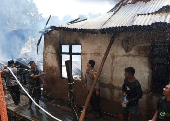 Satu Unit Rumah di Nanga Tayap Ludes Terbakar