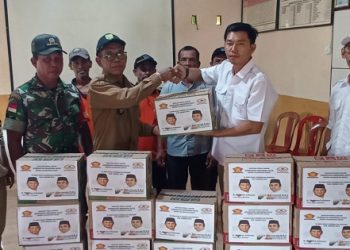 Kesira Kalbar Serahkan Bantuan ke Warga Terdampak Banjir di Kuala Pangkalan Keramat dan Samustida