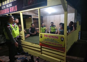 Bhabinkamtibmas Polsek Putussibau Selatan Sambangi Pos Kamling