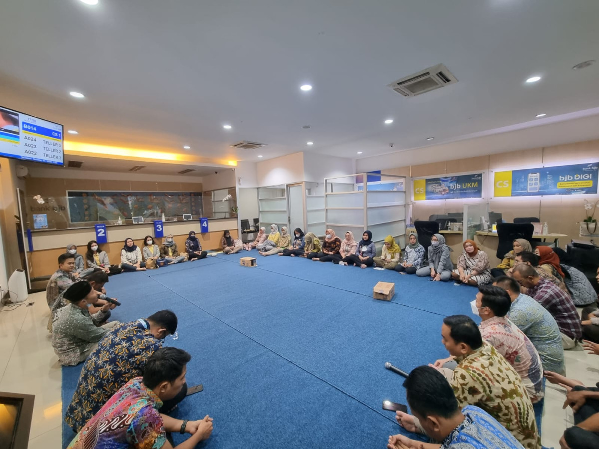 Asisten Manajer Bandung BJB Tandamata Adik Rega Pahla menuturkan, doa dan dukungan sangat diperlukan oleh tim untuk menuntaskan laga final dengan hasil maksimal dan kembali tampil jadi juara. Foto: Bank BJB