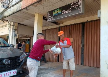 Sambut Ramadan, AJK dan PWI Bagikan Paket Sembako