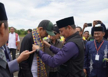 Warga Kapuas Hulu Antusias Sambut Kedatangan Ustadz Abdul Somad