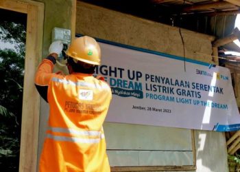 Bertahun-tahun Tak Bisa Nikmati Listrik, 3.024 Warga Dapat Bantuan Pasang Listrik dari Donasi Pegawai PLN