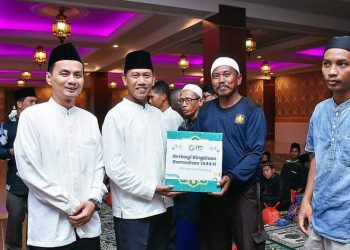 YBM PLN Ketapang Serahkan 198 Paket Bantuan ke Penerima Manfaat