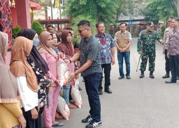 Tekan Inflasi, Pemerintah Pusat Berikan Bantuan Beras untuk 27.216 KPM di Sanggau
