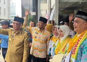 Farhan Ingatkan Jemaah Calon Haji Asal Ketapang Jaga Kekompakan