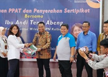 Terima Sertifikat Tanah dari BPN Kalbar, PLN Berhasil Amankan 132 Aset Ketenagalistrikan