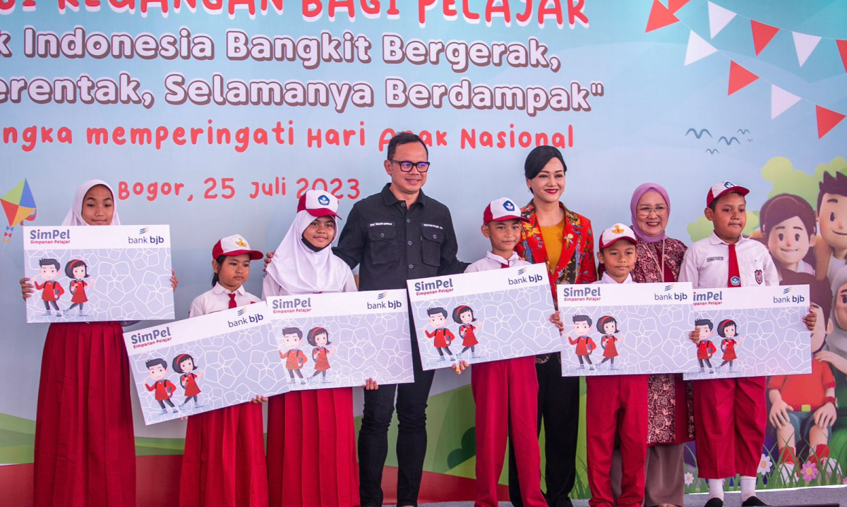 Wali Kota Bogor Bima Arya Sugiarto berharap, melalui kegiatan kampanye Ayo Menabung ini, para pelajar bisa memahami berbagai pengetahuan mengenai industri keuangan. Foto: Bank BJB.