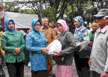 Ketua TP PKK Kalbar Buka Operasi Pasar Murah di Pasar Kemuning