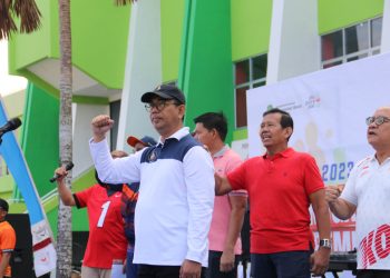 Puncak Haornas Serentak, Plh Sekda Kalbar Meriahkan Senam Bersama Masyarakat