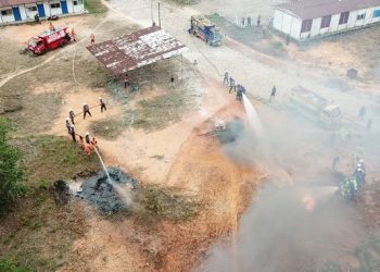 PLN Sosialisasi Bahaya Kebakaran dan Gelar Simulasi Tanggap Darurat Kebakaran di Proyek PLTU 2 Kalbar